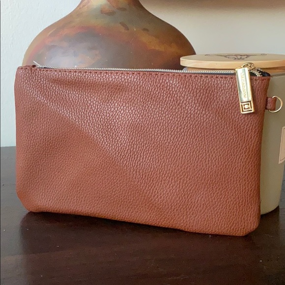 Liz Claiborne Brown Power Charging Clutch Wristlet - Picture 3 of 11